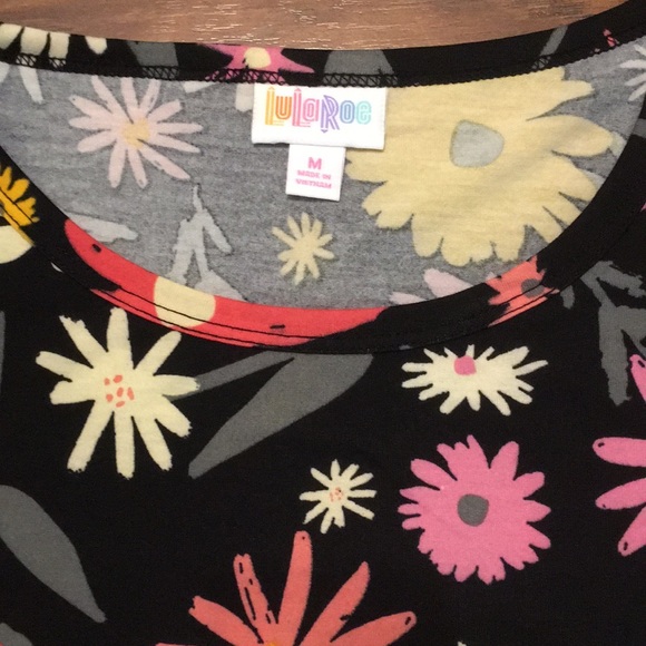 NWT LuLaRoe Gigi Fitted Elbow-Sleeve Tee, size M - Picture 3 of 5